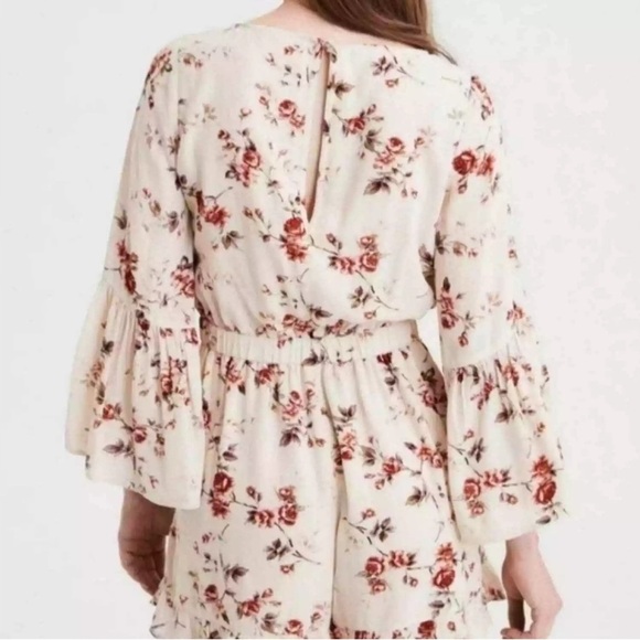 American‎ Eagle Romper Womens Medium Ivory Floral Bell Sleeve Ruffle Pockets - Picture 2 of 12